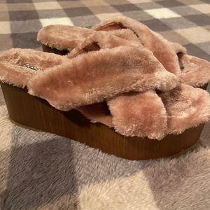 pink fuzzy criss cross platform slippers